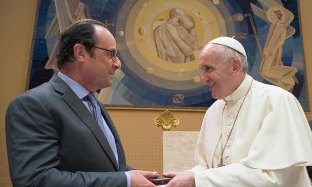 Echa wizyty prezydenta Francji w Watykanie