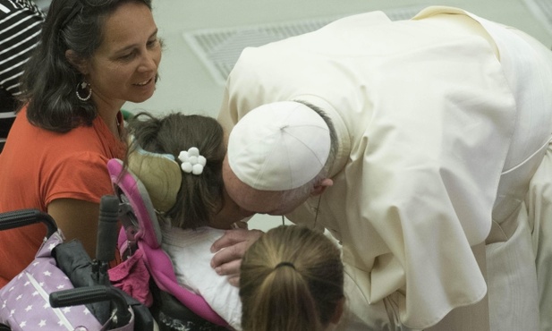 Franciszek zachęca do podejmowania współczesnych wyzwań dotyczących rodziny