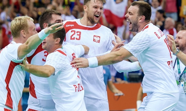 Piłkarze ręczni grają o finał, Nowicki walczy o medal w rzucie młotem