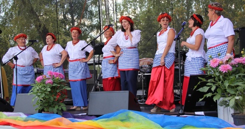 Na festynowej scenie zaprezentruje się zespół Pilawickie Jarzębiny, złożony z miejscowych parafianek
