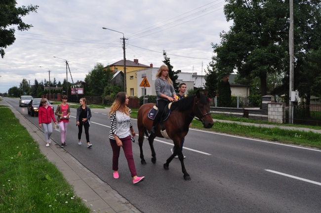 Do Matki Bożej w Jarosławicach