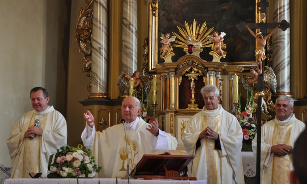 Kapłańskie urodziny i wojenna sztuka