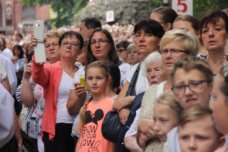 Pielgrzymka kobiet do Piekar cz. I