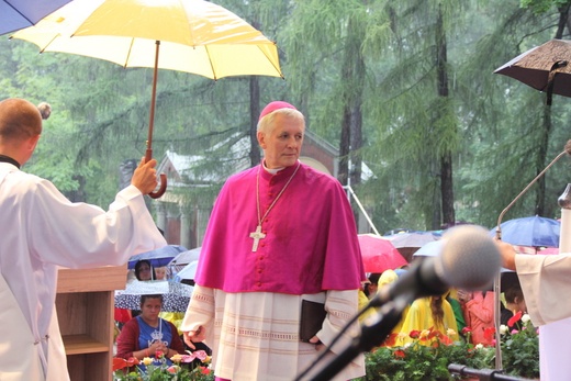 Godzina młodzieżowa w Piekarach