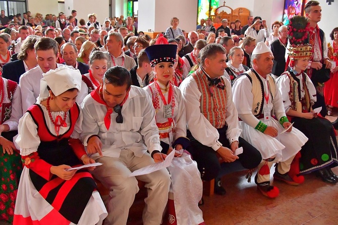 Folklor świata pod Giewontem - Msza św. o pokój na świecie