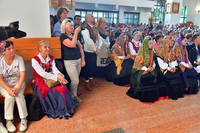 Folklor świata pod Giewontem - Msza św. o pokój na świecie