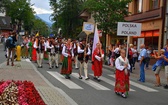 Folklor świata pod Giewontem - korowód przez miasto