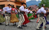 Folklor świata pod Giewontem - korowód przez miasto