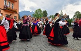 Folklor świata pod Giewontem - korowód przez miasto