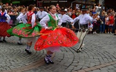 Folklor świata pod Giewontem - korowód przez miasto