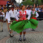 Folklor świata pod Giewontem - korowód przez miasto