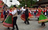 Folklor świata pod Giewontem - korowód przez miasto