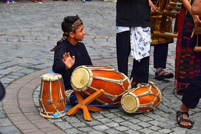 Folklor świata pod Giewontem - korowód przez miasto