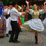 Folklor świata pod Giewontem - korowód przez miasto