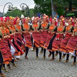 Folklor świata pod Giewontem - korowód przez miasto