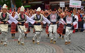 Folklor świata pod Giewontem - korowód przez miasto