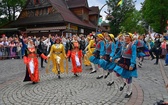 Folklor świata pod Giewontem - korowód przez miasto