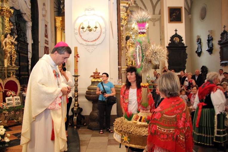 Dożynki w katedrze łowickiej
