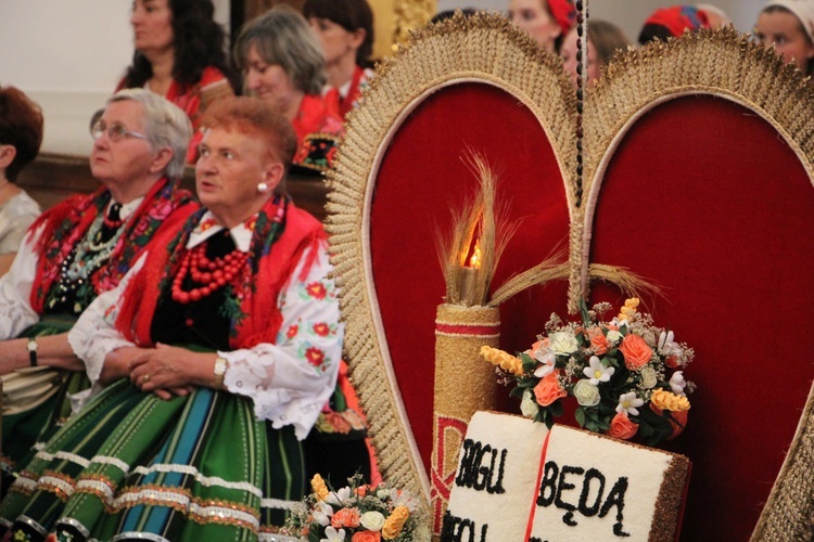 Dożynki w katedrze łowickiej