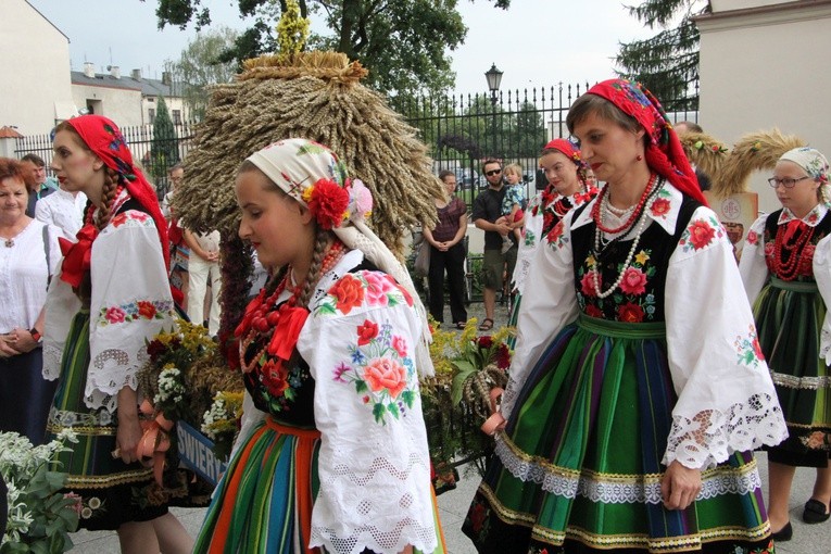 Dożynki w katedrze łowickiej