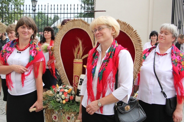 Dożynki w katedrze łowickiej