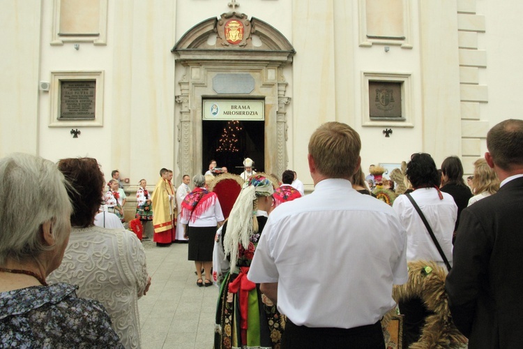 Dożynki w katedrze łowickiej