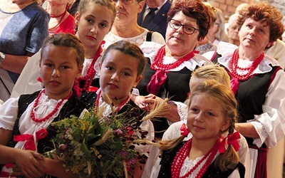 Odpust w kolegiacie to również okazja do prezentacji folkloru ziemi głogowskiej.