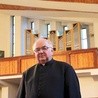 ▲	W kościele zainstalowano nowe organy. O instrumencie opowiada ks. Bogdan Piwko.