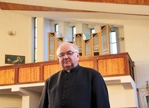 ▲	W kościele zainstalowano nowe organy. O instrumencie opowiada ks. Bogdan Piwko.