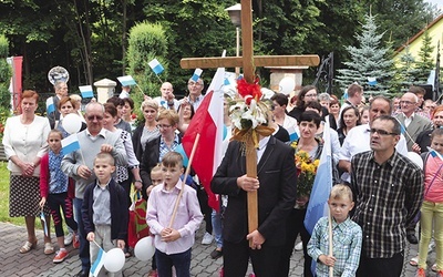 Przystrojona balonikami i flagami pielgrzymka z Lipnicy Wielkiej.