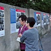 Mieszkańcy odnajdywali na archiwalnych zdjęciach siebie i sąsiadów.