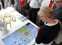 Centrum "Muzeum na kółkach" jest interaktywna mapa Kutna opisująca historię miejsc związanych z Żydami