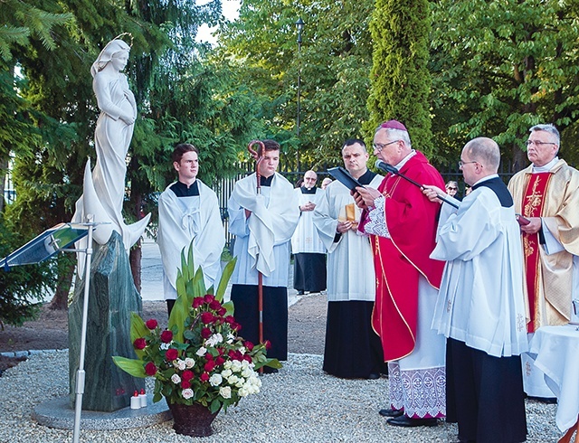 ▲	Uroczystościom ku czci patrona parafii i współpatrona diecezji przewodniczył bp Edward Dajczak.  