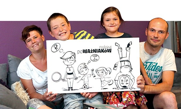 Pani Katarzyna wymyśliła grę Potyczki Domowe. Postacie w grze to mama, tata, syn i córka, czyli rodzina Cieślaków