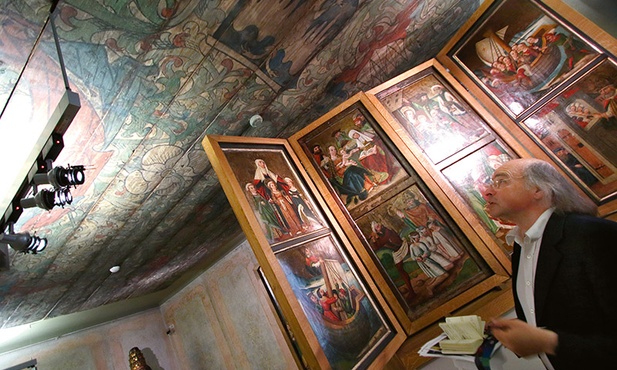 Dr Wojciech Marcinkowski pracuje jako starszy kustosz Działu Polskiego Malarstwa i Rzeźby do 1764 r. w Muzeum Narodowym w Krakowie.