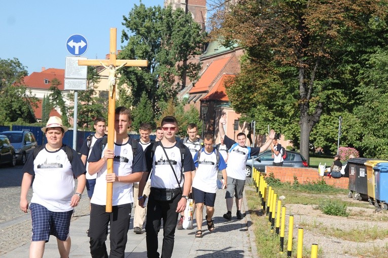 Wrocławscy klerycy w drodze do Matki