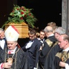 Pogrzebowej liturgii przewodniczył bp senior Tadeusz Rakoczy