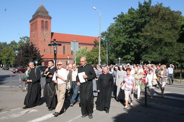 Zwycięstwo przychodzi przez Nią