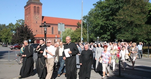 Zwycięstwo przychodzi przez Nią