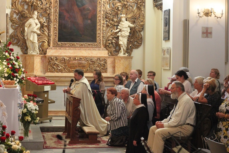 W sanktuarium Jasnogórskiej Matki Kościoła