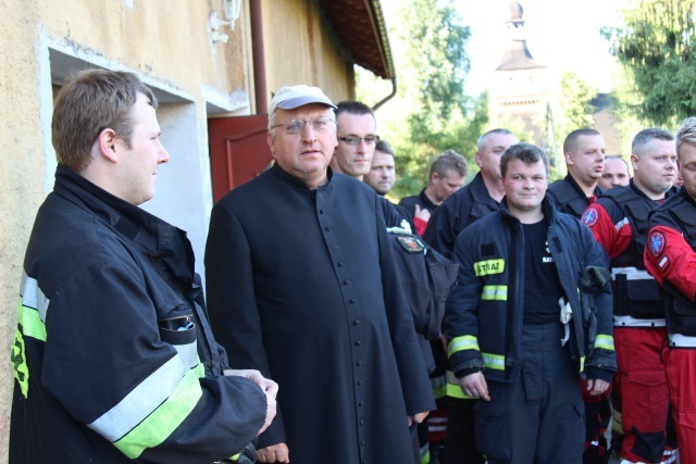 Pożar kościoła w Jawiszowicach - ćwiczenia strażaków