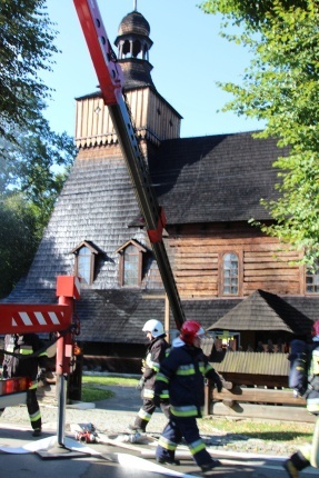 Pożar kościoła w Jawiszowicach - ćwiczenia strażaków