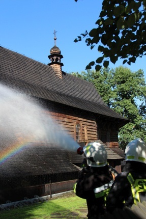 Pożar kościoła w Jawiszowicach - ćwiczenia strażaków