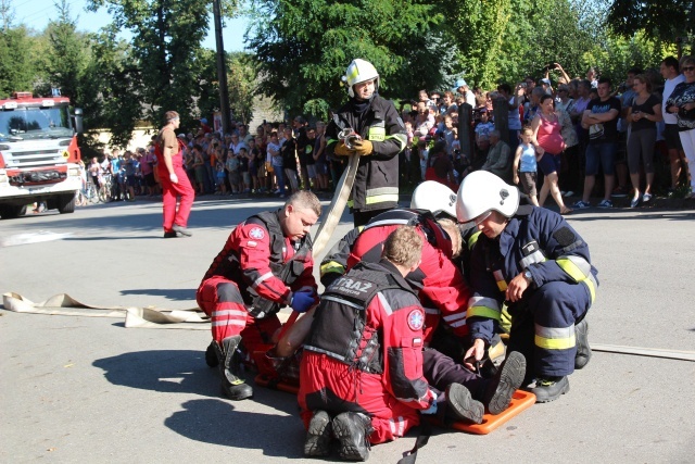 Pożar kościoła w Jawiszowicach - ćwiczenia strażaków