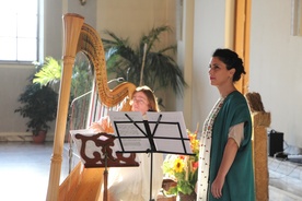 Nadine Nasser i harfistka Anna Sikorzak-Olek