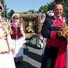 W pochodzie niesiono też przyozdobioną kłosami kopię cudownego obrazu Matki Bożej Tęskniącej z Powsina.