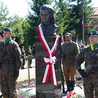 To leśnicy z Miłomłyna udzielili schronienia „Ince” tuż po wojnie; to także leśnicy byli inicjatorami postawienia pomnika tej młodej bohaterce.