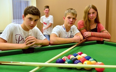 ▲	Marek, Igor i Irena w wolnej chwili grali w bilard.