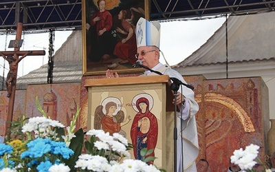 Abp Budzik przywoływał  historyczne fakty.