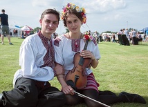 ▲	Kacper i Marcjanna występują w zespole, który korzysta z polskich i ukraińskich tradycji muzycznych.